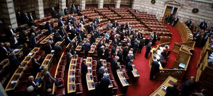 Ενός λεπτού σιγή στην Ολομέλεια της Βουλής για τους πεσόντες στα Ιμια